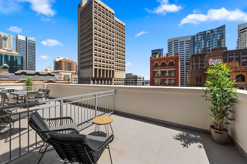 Signature Twin Room, Balcony, City View photo 3