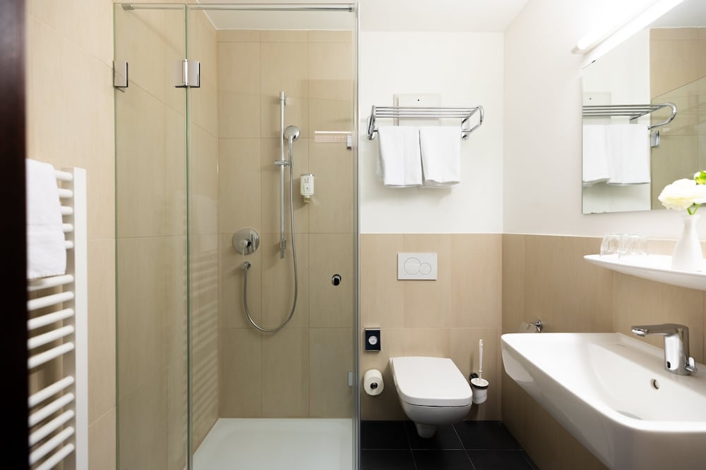 Standard Double Or Twin Room - Photo 5