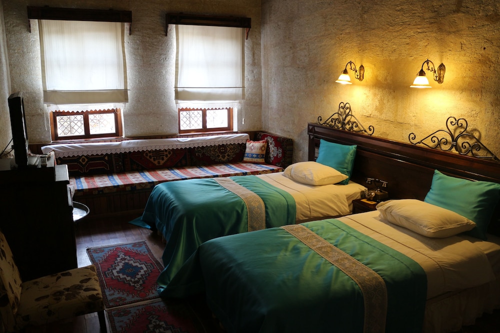 Standard Double or Twin Room - Photo 10