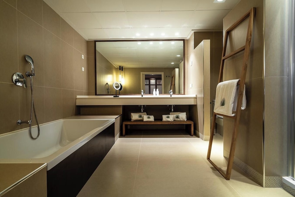 Suite Premium, Torre