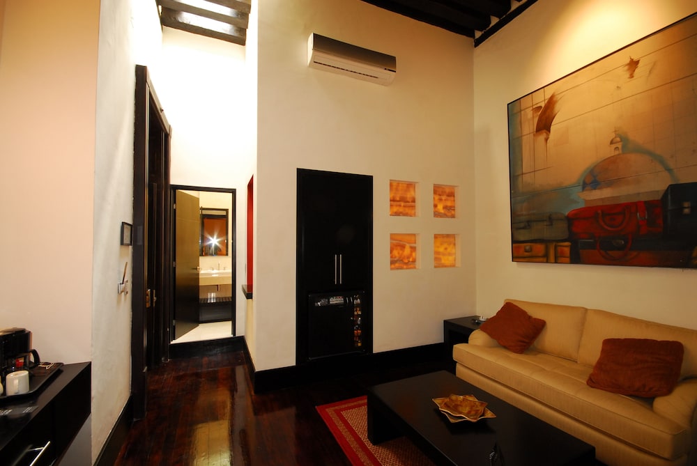 Junior Suite, 2 Double Beds - Photo 10