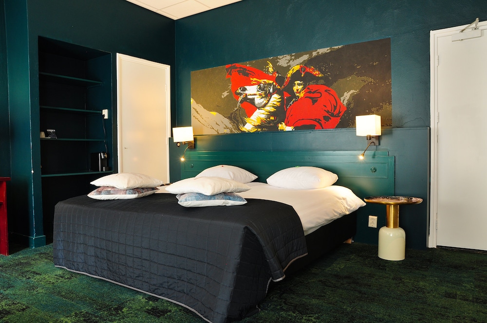 Royal Room, 2 Twin Beds, Garden View photo 3