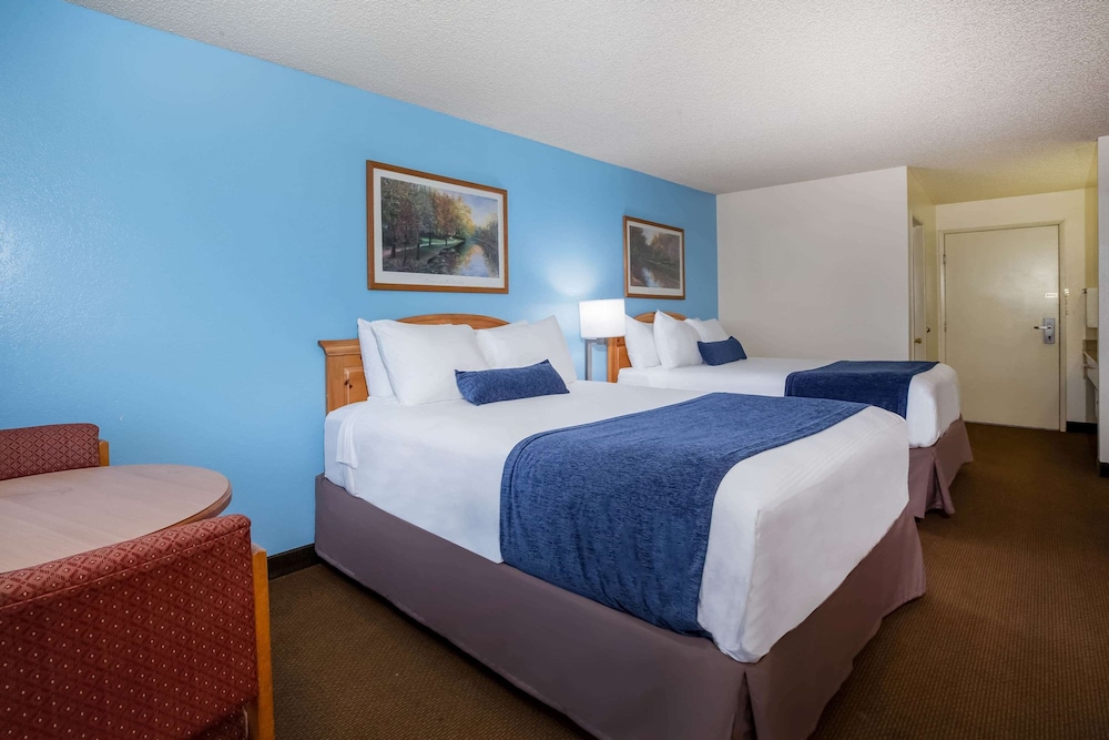 Room, 2 Queen Beds, Non Smoking (River View) - Photo 4