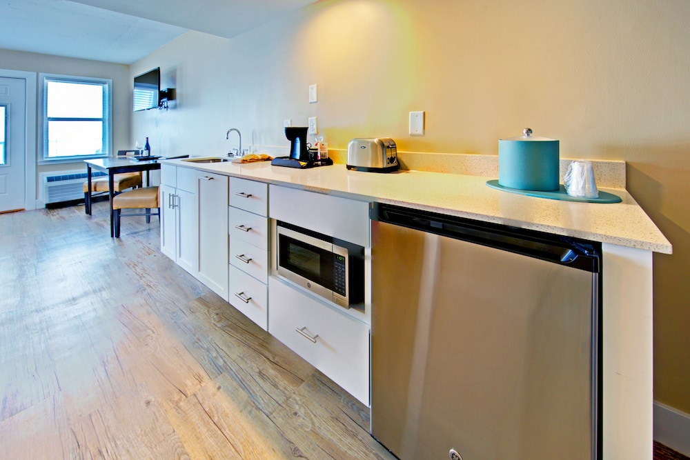 Ocean Front Corner Suite photo 1