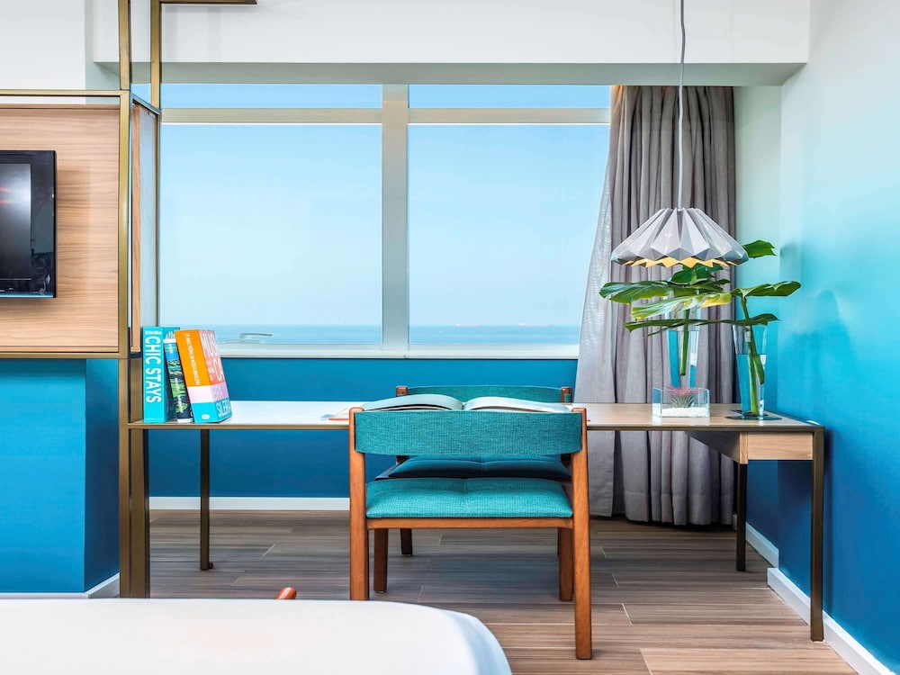 Luxury Room, 1 Queen Bed, Sea Facing thumbnail 5