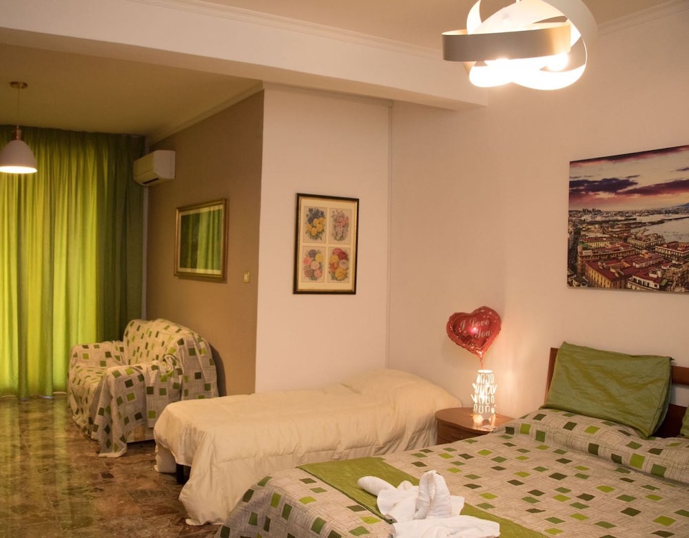 Deluxe Triple Room, Shared Bathroom photo 3