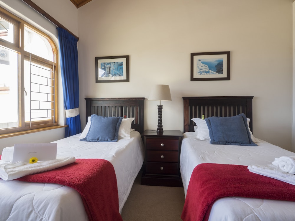 Standard Twin Room (Private Bathroom Opposite Room) photo 2
