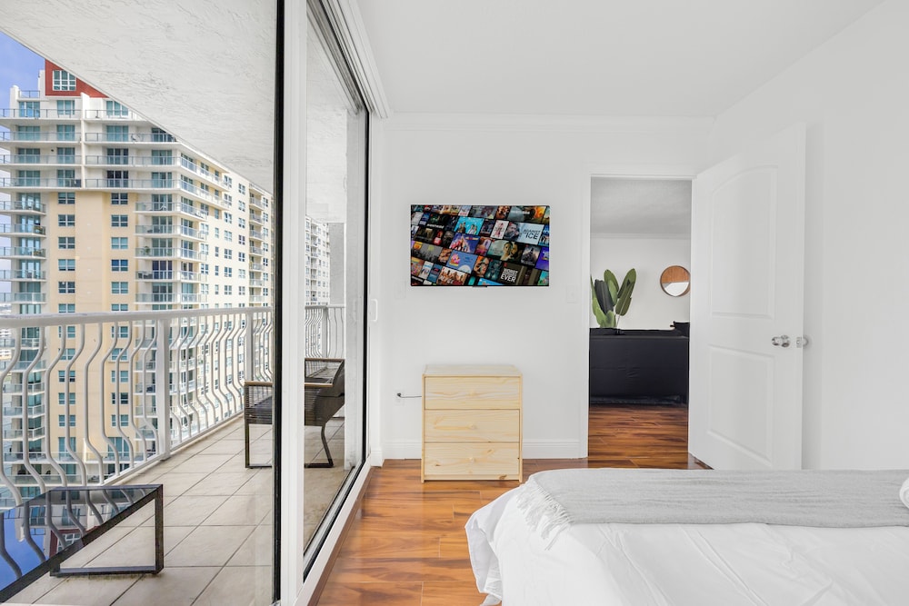 Condo, 2 Bedrooms, City View photo 3