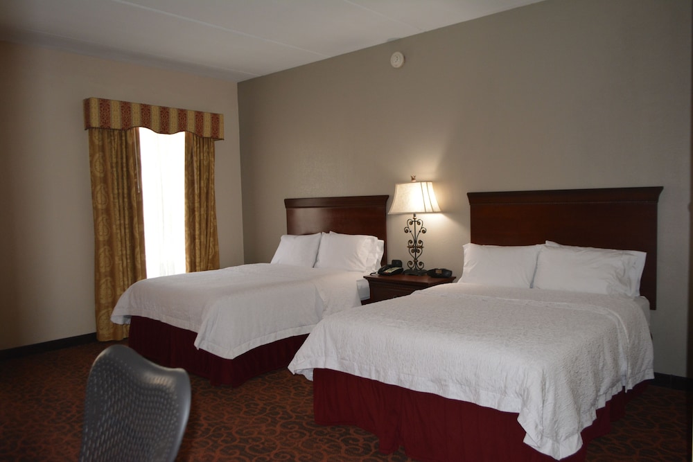 Deluxe Suite, 2 Queen Beds, Non Smoking - Photo 2