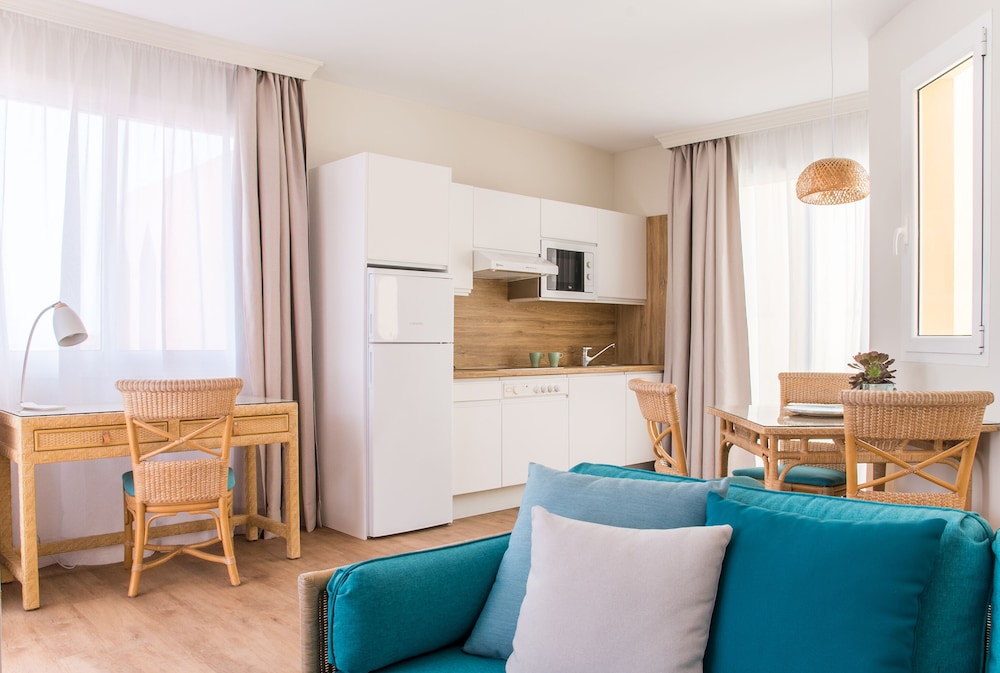 Junior Suite, Terrace, Garden View (2 adults + 2 children) Junior Suite, Terrace, Garden View (2 adults + 2 children)