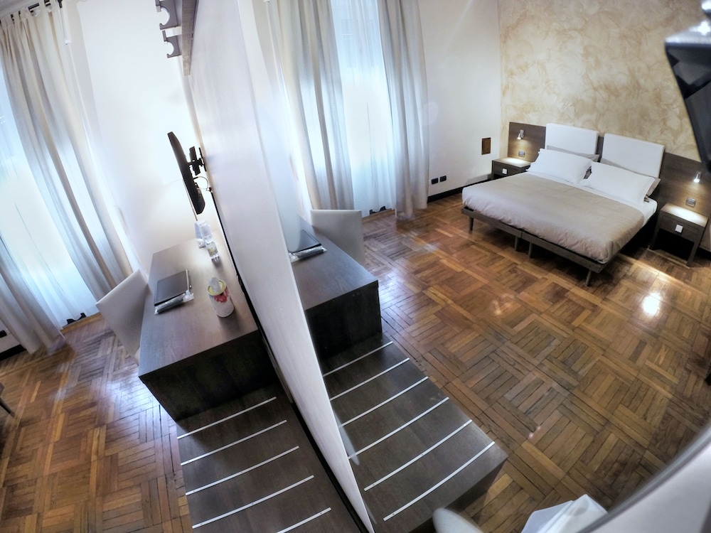 Double or Twin Room, Non Smoking, Private Bathroom (bagno esterno) photo 2