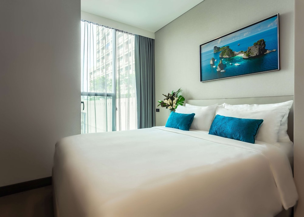 Basic Room, 1 King Bed, Accessible