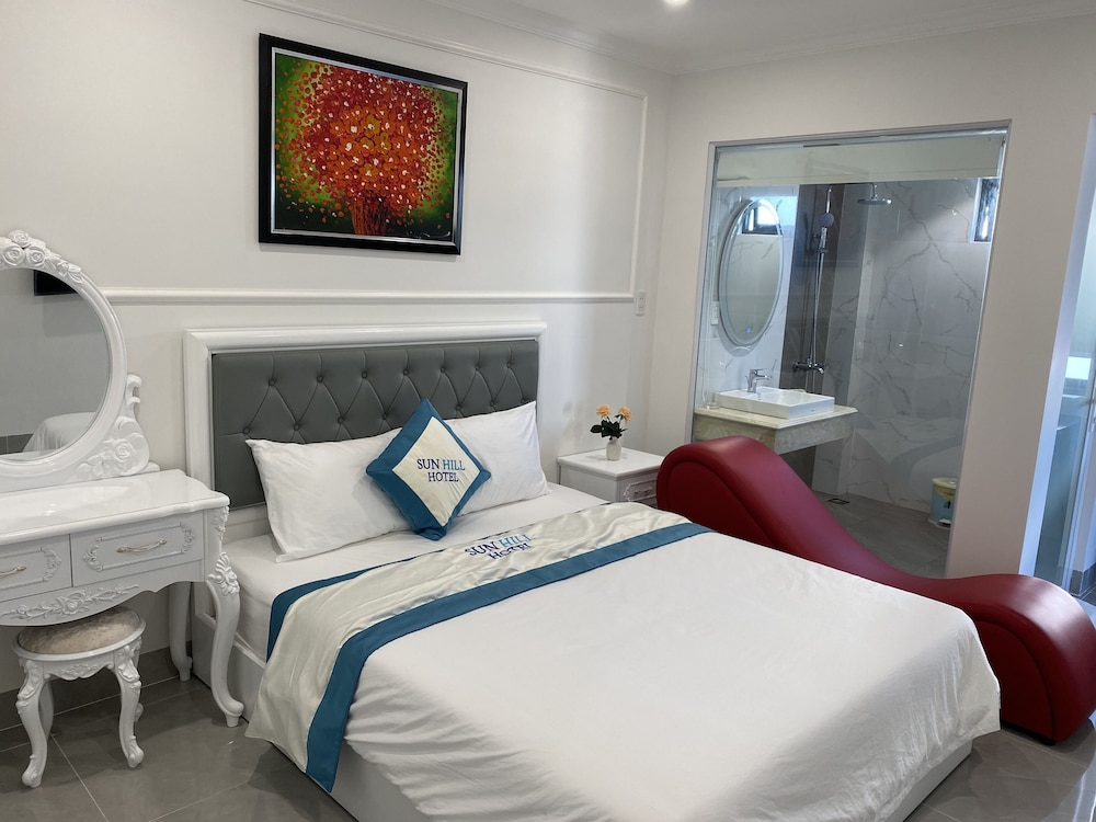 Suite with Bathtub - Photo 2