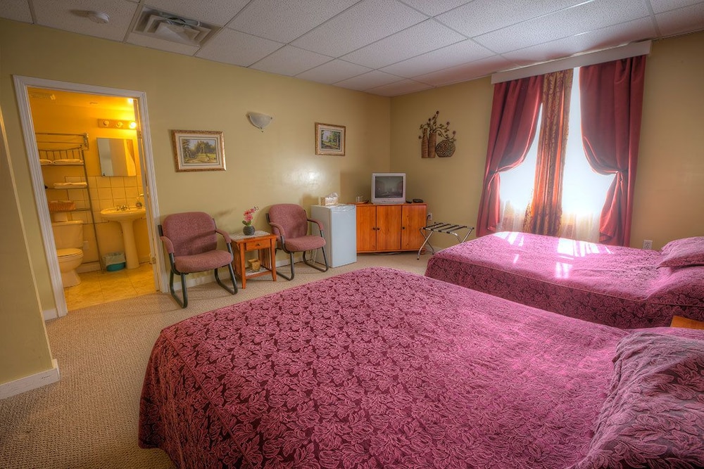 Standard Room, 2 Queen Beds photo 1