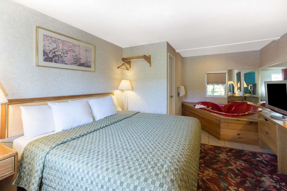 Honeymoon Room photo 1