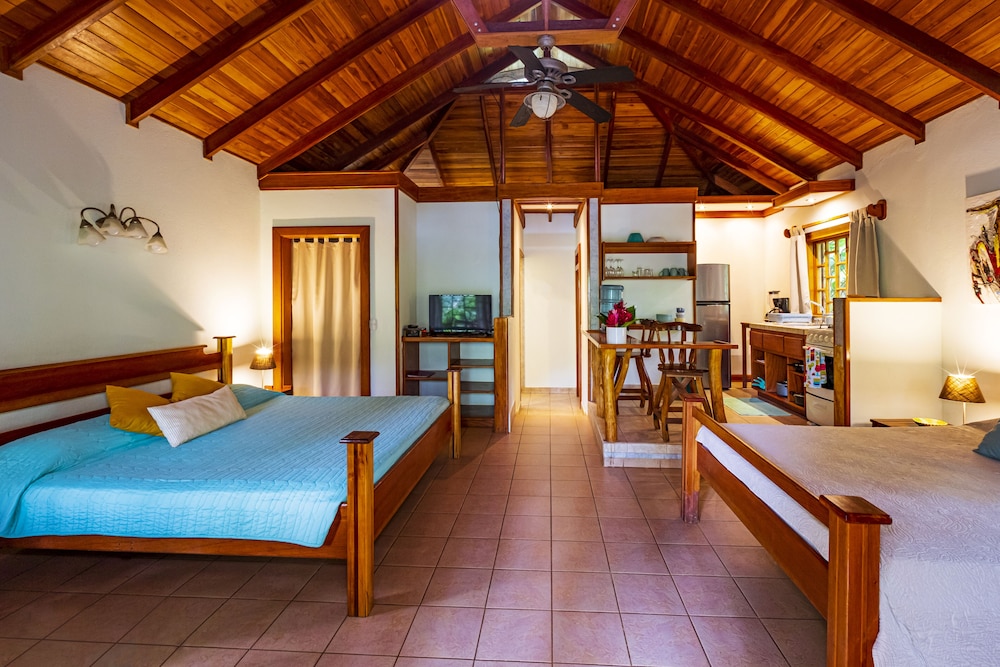 DELUXE BUNGALOW with AC, Kitchen and Garden View