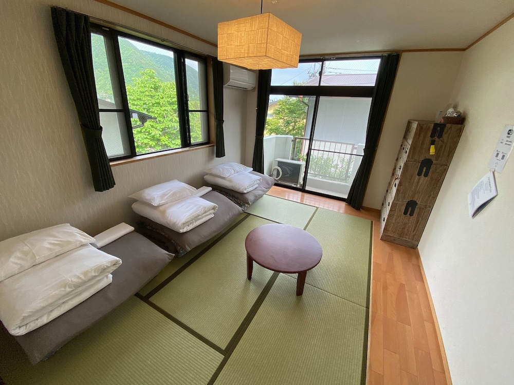Japanese-style triple room (futon room) thumbnail 5