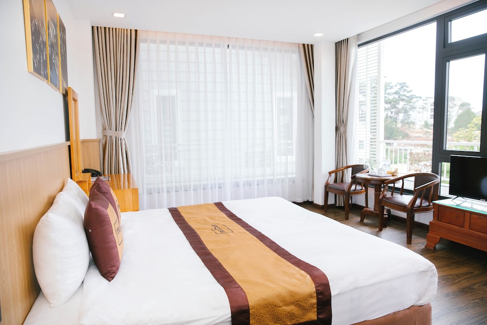 Deluxe Double Room, City View