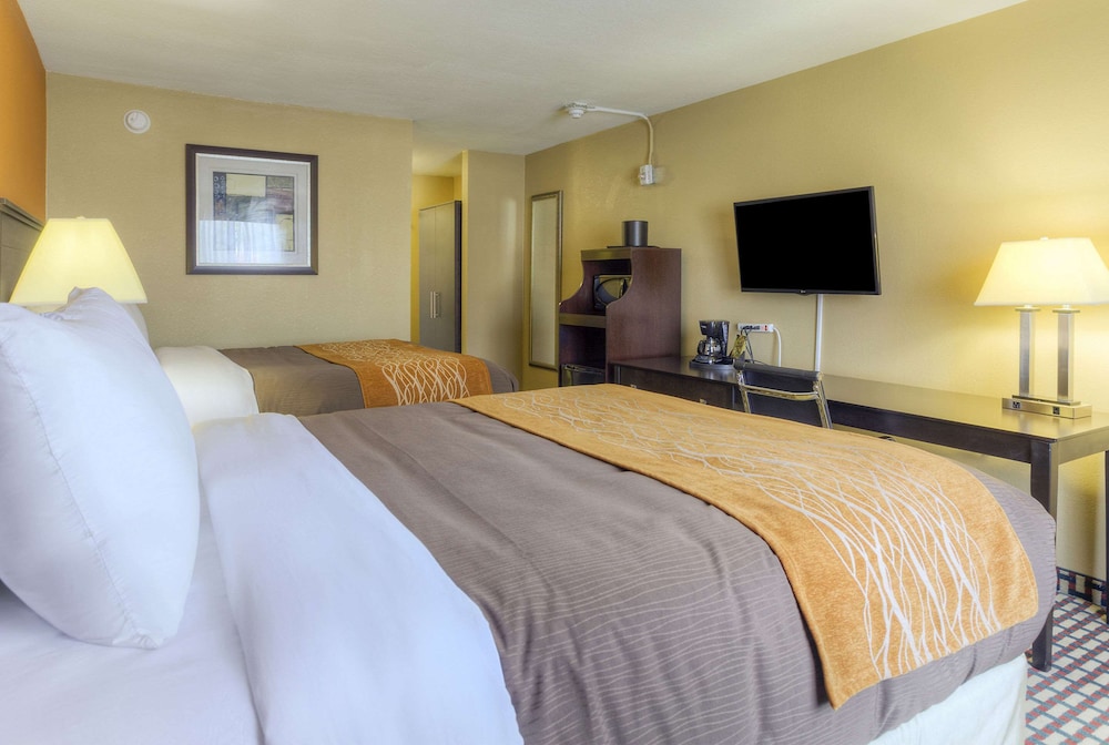 Room, 2 Queen Beds, Accessible, Non Smoking photo 2