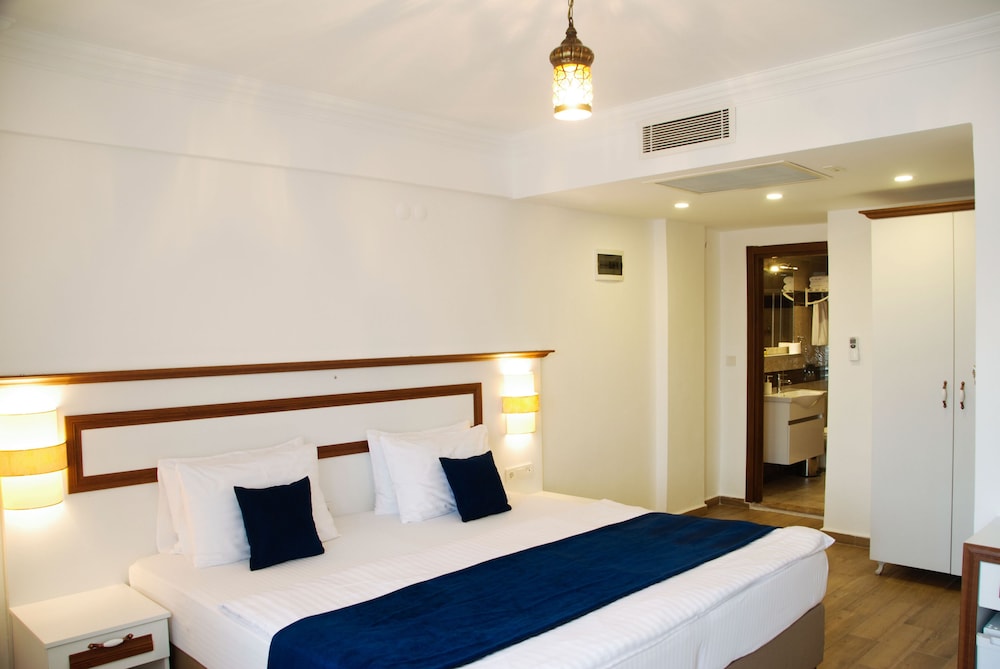 Standard Triple Room, 1 Bedroom, Non Smoking, Sea View photo 1