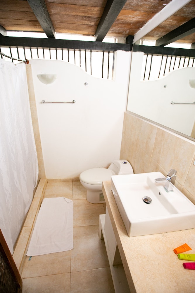 Standard Room, 1 Queen Bed - Photo 7