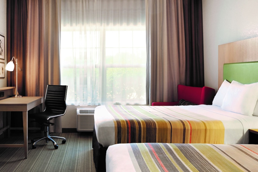 Suite, 1 King Bed, Non Smoking - Photo 3