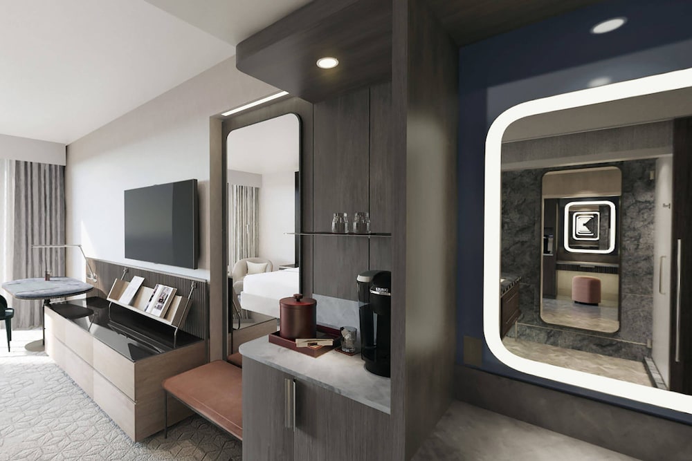 Room, 1 King Bed (Mobility Accessible, Roll-in Shower)