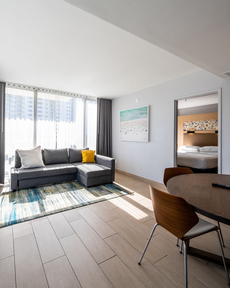 Suite, 1 King Bed, Accessible, Balcony (Roll-In Shower)