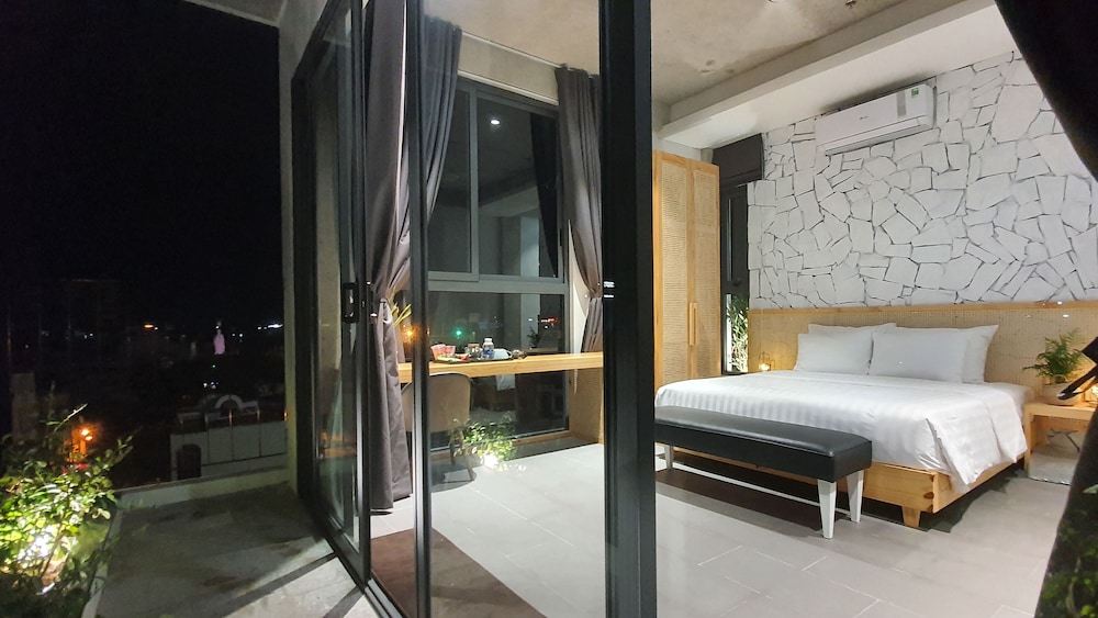 Deluxe Double Room, Balcony - Photo 3