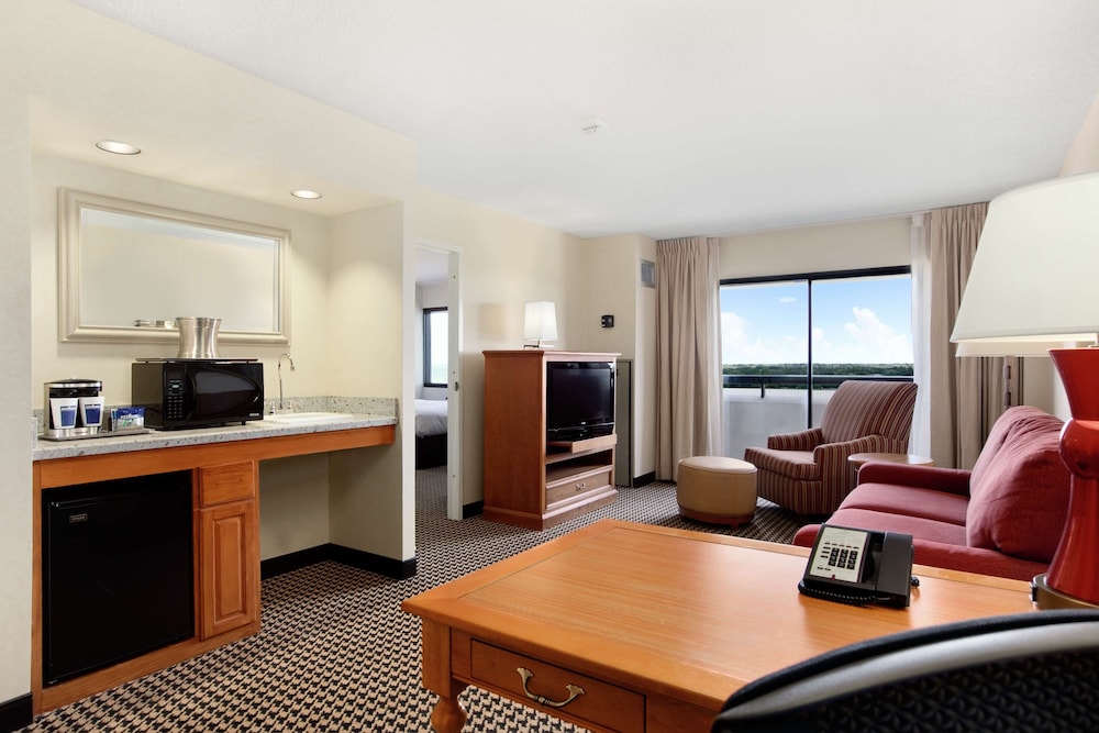 One Bedroom Suite, One King Bed photo 2