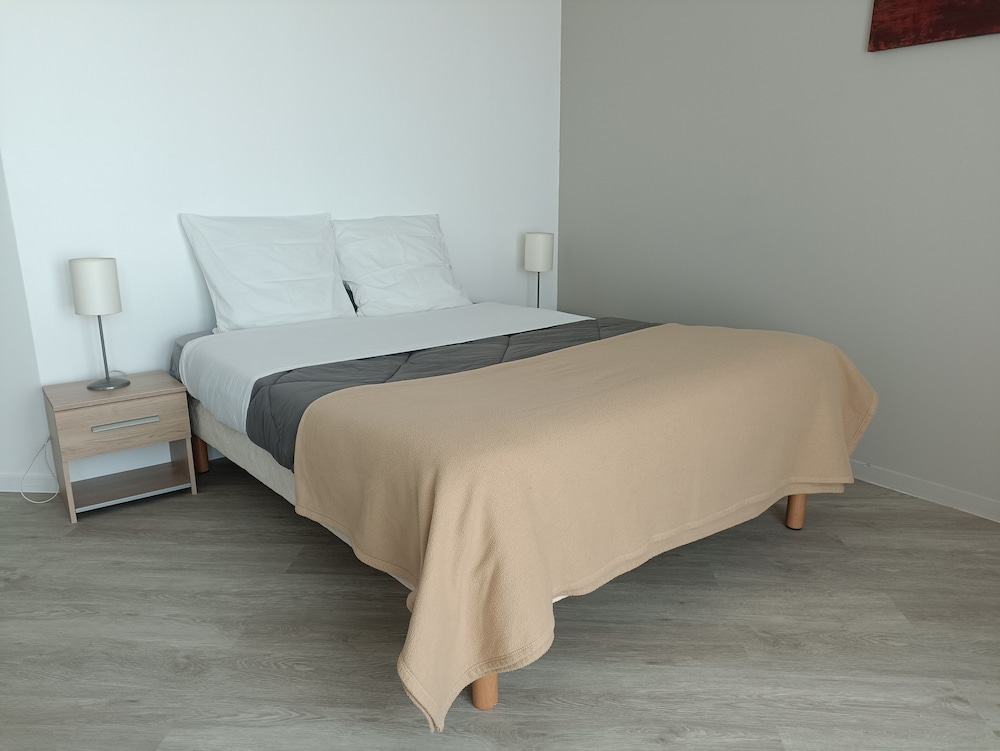 Double Bed Studio