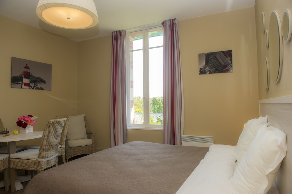 Studio, 1 Queen Bed photo 2