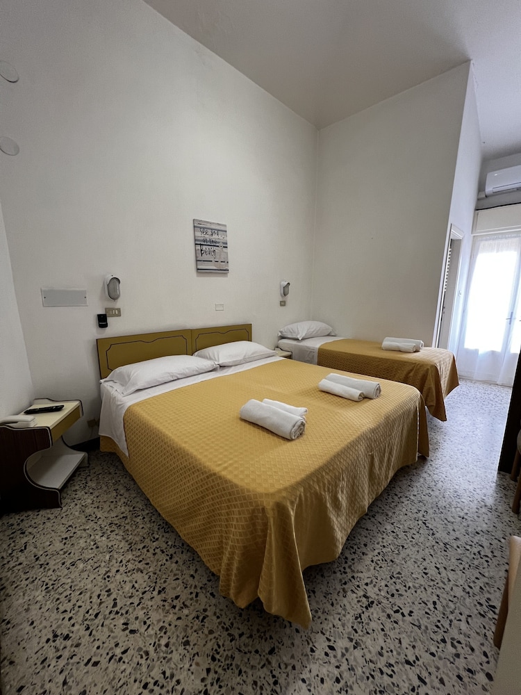 Standard Triple Room - Photo 3