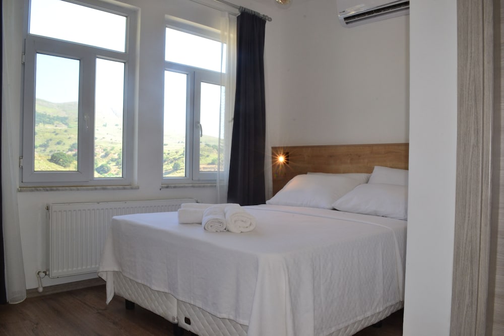 Standard Double Room, Balcony, City View - Photo 4