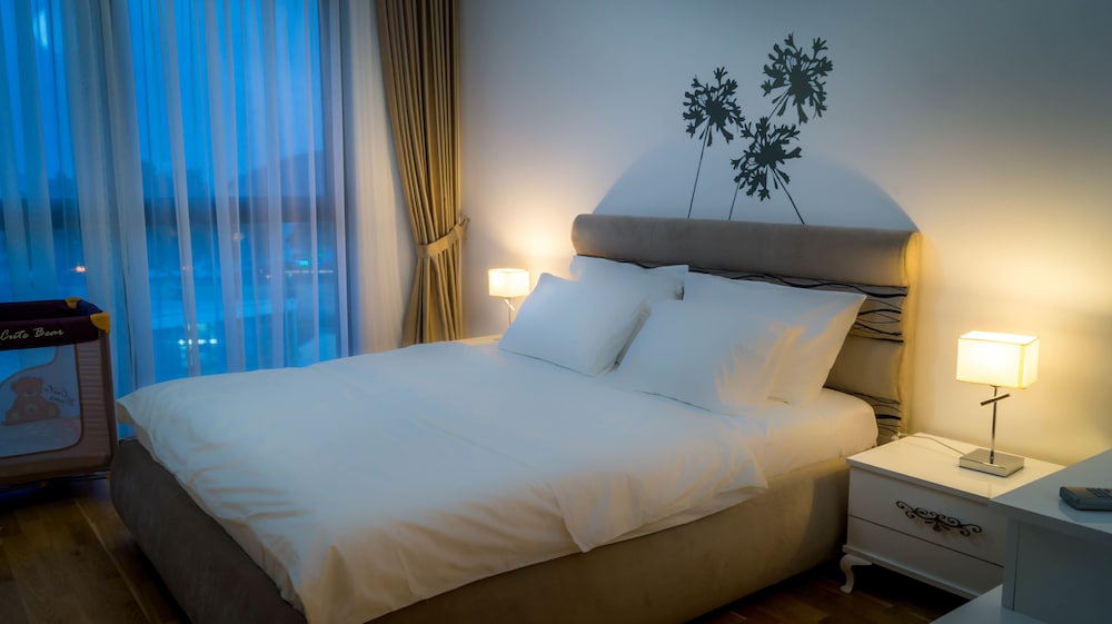 Luxury Apartment, 1 Bedroom, Sea View, Beachfront