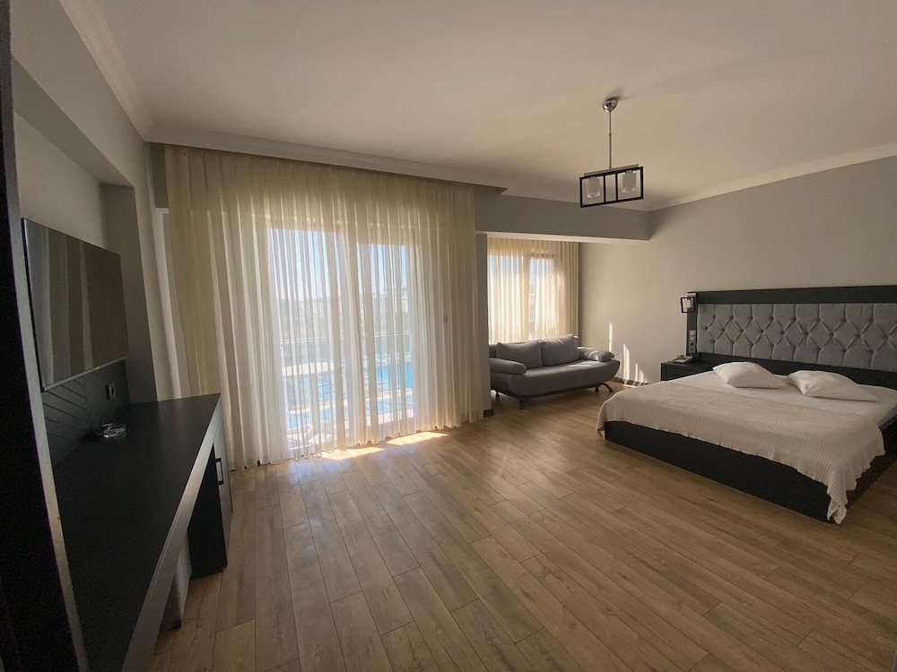 Superior Room, 1 Double Bed With Sofa Bed, City View photo 3