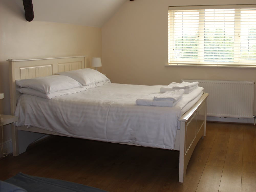 Suite, Ensuite (With Double & Single Bed) photo 1