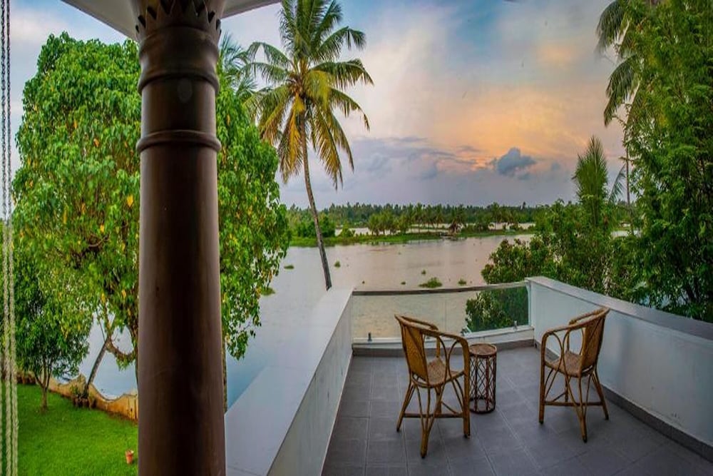 Luxury Villa photo 2