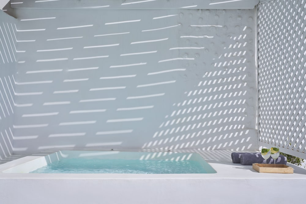 Superior Room with Jetted Tub, Side Sea View
