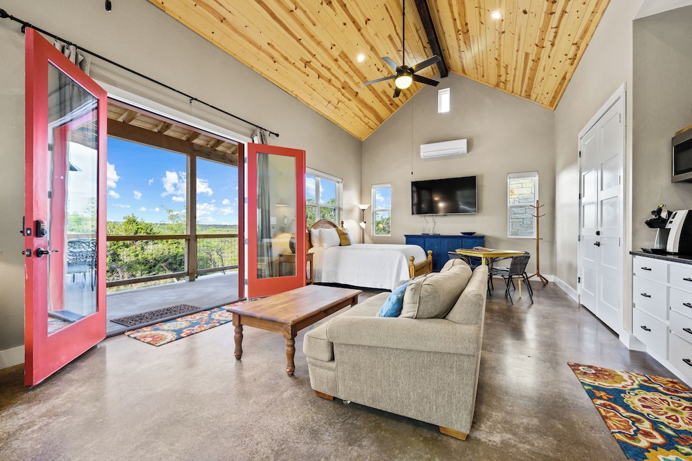 Deluxe Studio Suite photo 2