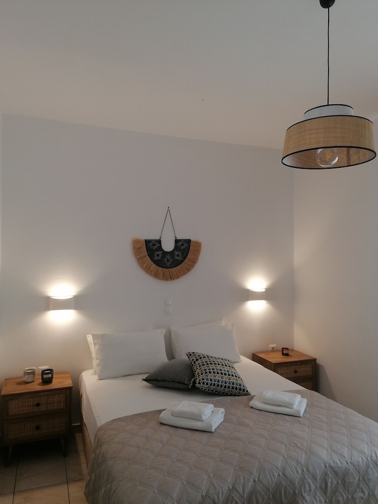 Standard Double Room, Partial Sea View