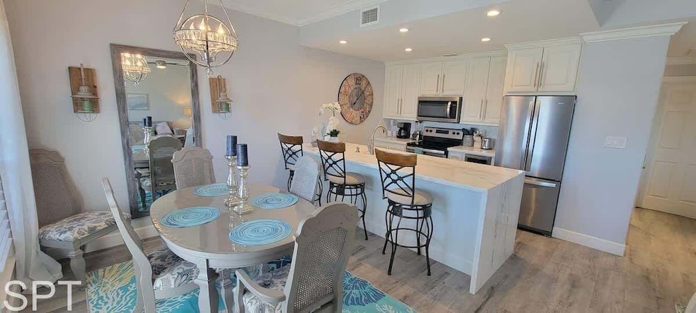 Condo, 2 Bedrooms