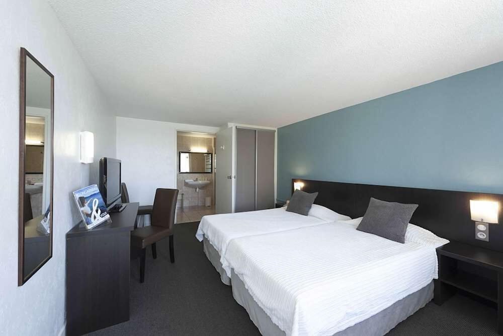 Standard Twin Room, 2 Twin Beds, Courtyard View - Photo 1