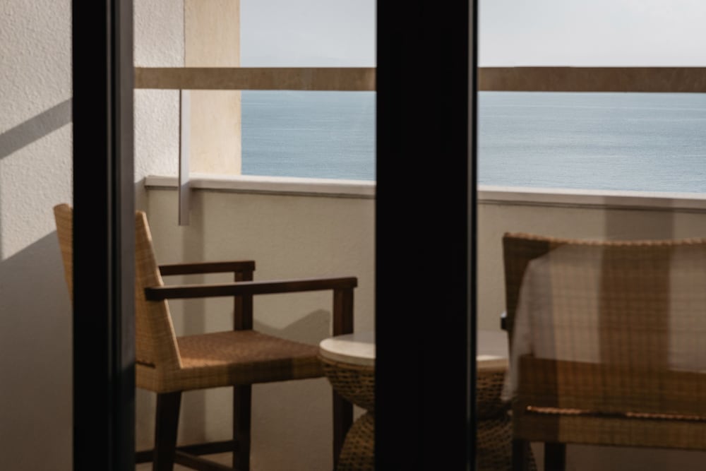 Deluxe Ocean View King - Photo 4