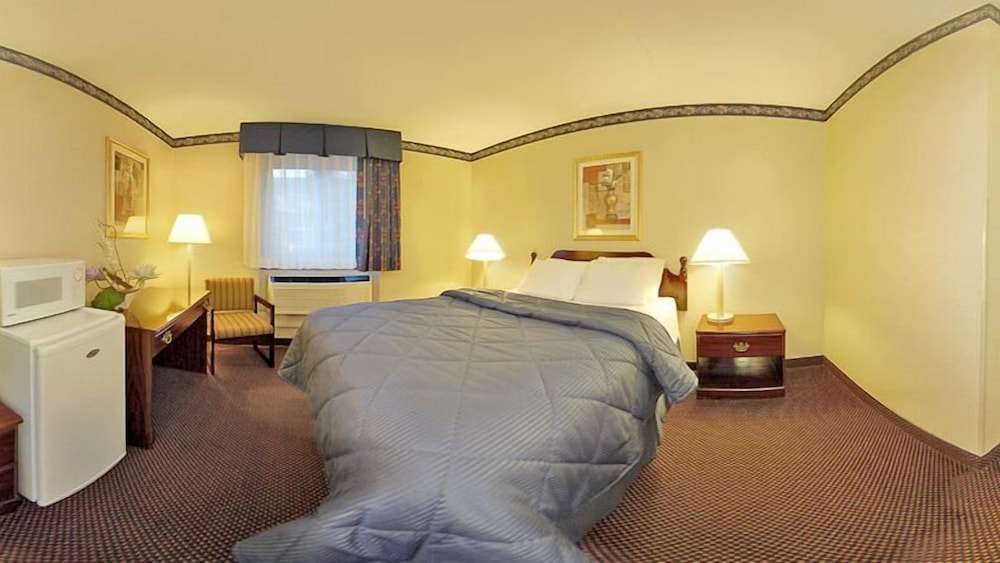 Standard Room, 1 Queen Bed, Non Smoking - Photo 1