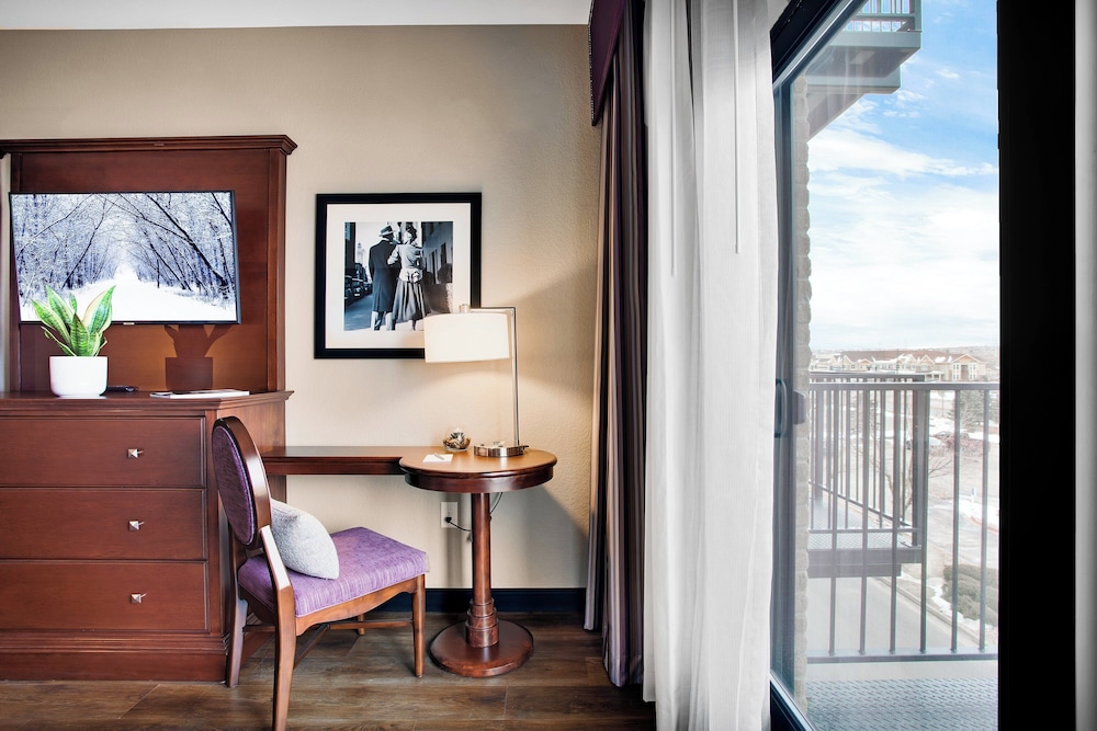 Premier Room, 1 King Bed, Balcony