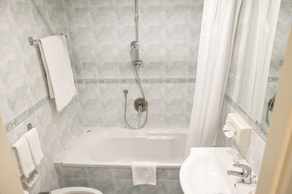 Classic Double Room - Photo 11