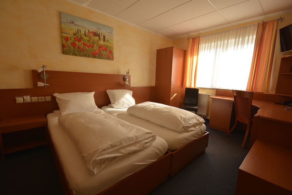 Standard Double Room, 1 Queen Bed, Non Smoking photo 2