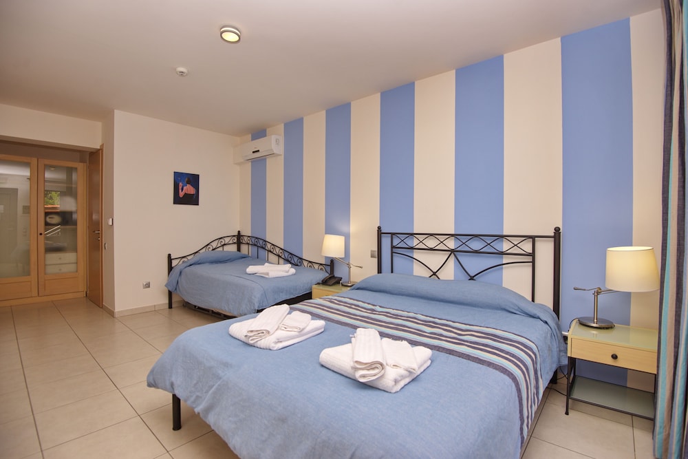 Classic Triple Room photo 3
