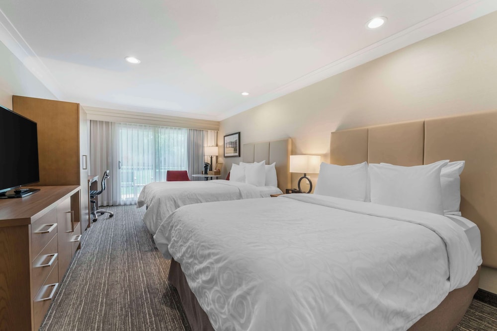 Standard Room, 2 Queen Beds, Balcony, Courtyard View - Photo 1